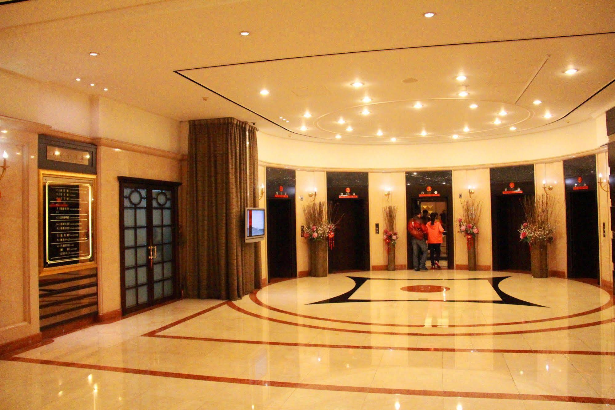 Crystal Plaza Hotel Kaohsiung Exterior photo